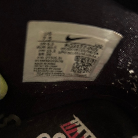 Nike Lebron XVII Men’s athletic shoe - Picture 5 of 8